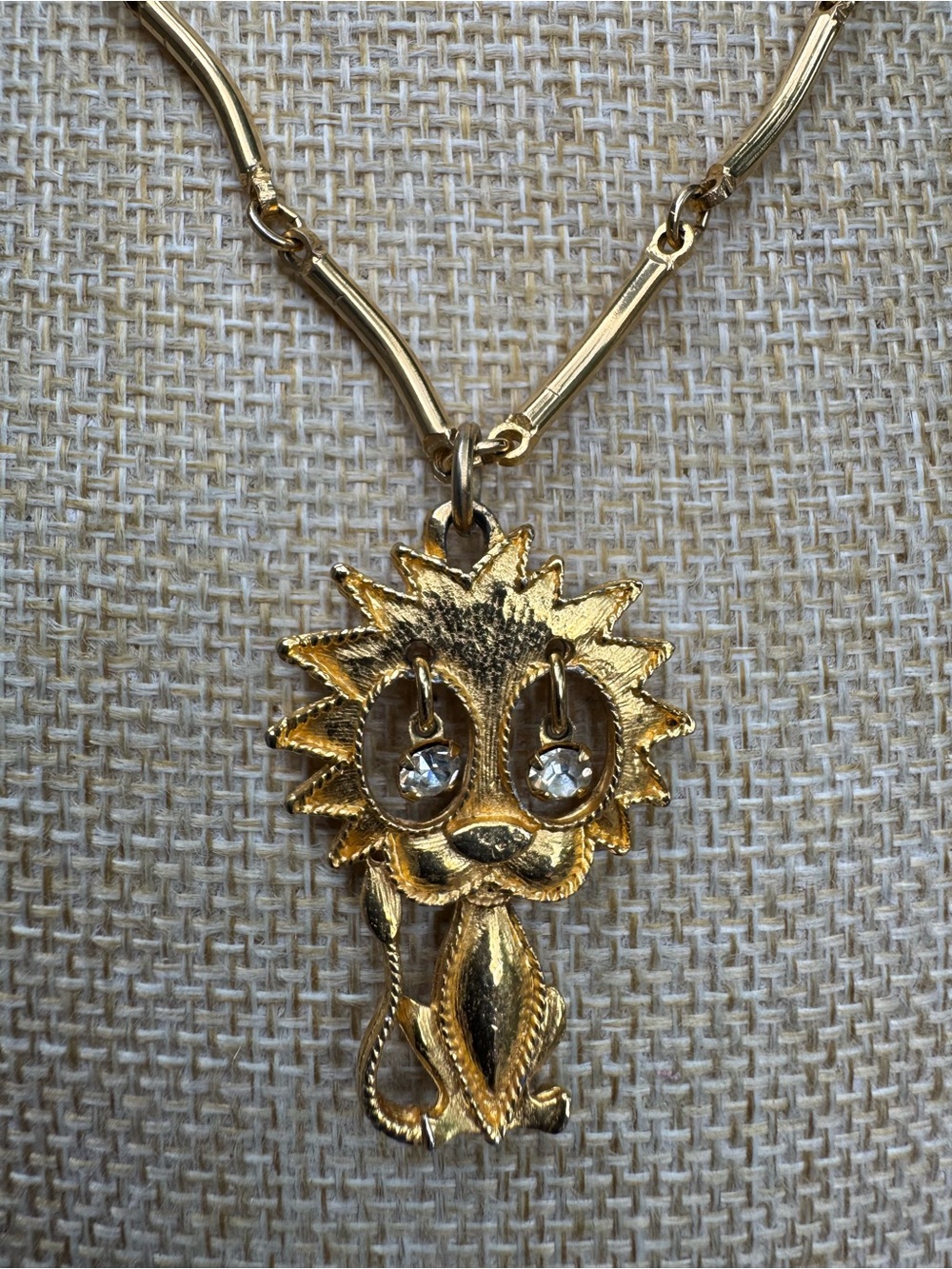 Vintage Gold Lion Cat Pendant Necklace with Crystal Dangle Eyes